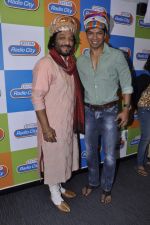 Shaan and Roop kumar rathod at radio city musical-e-azam in Mumbai on 31st Jan 2013 (21).JPG